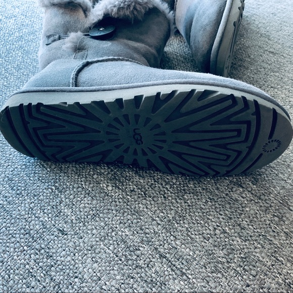 UGG Bailey button ankle boot - Picture 6 of 11